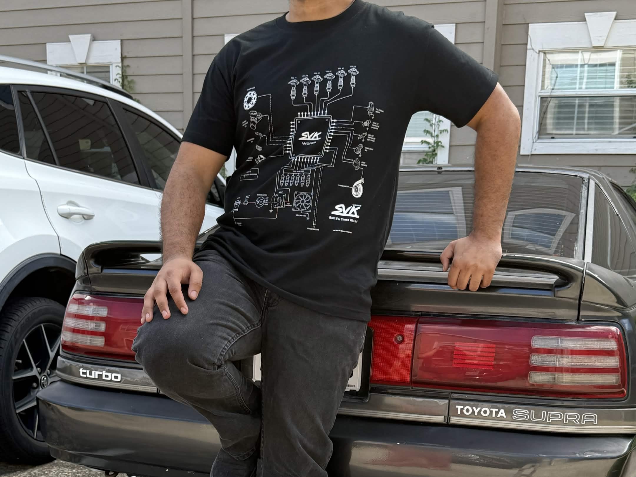 T-shirt view 3